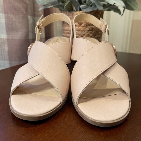 Liz Claiborne Sandal 10W Blush Block Heel NIB - Picture 16 of 16